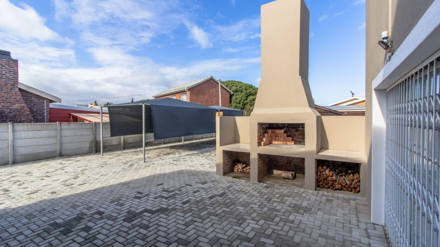 3 Bedroom Property for Sale in Franskraal Western Cape